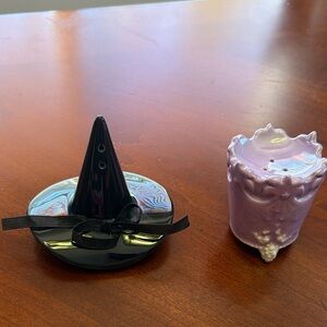 Wizard of Oz Glinda and Wicked Witch salt and pepper shakers.